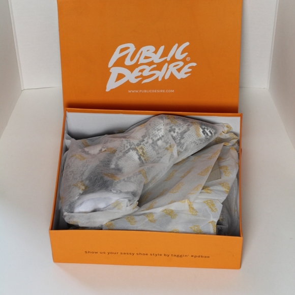 Size 6 Pointed Toe Faux Snakeskin Ankle Boots NIB - Picture 9 of 16